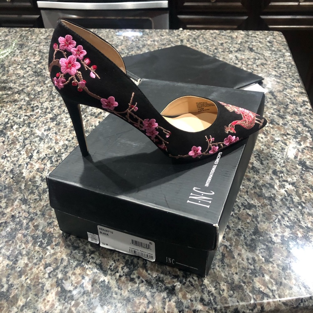 I.n.c floral black and pink Kenjay pump